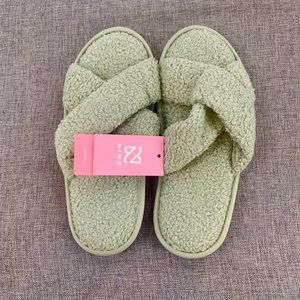 New! Docosy Fuzzy Slippers Green‎ Comfy Crisscross House Shoes Memory Foam